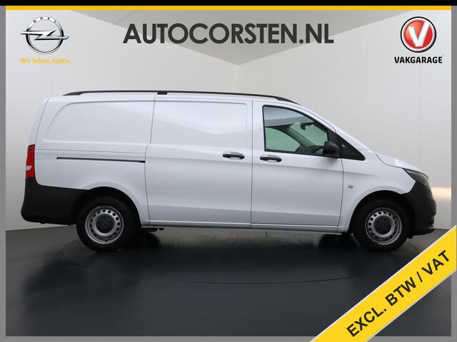 Mercedes-Benz VITO 114CDI 136pk AUT-7 Lang Trekhaak Euro-6 Airco Cruise Control Bluetooth Lane Asist Pdc Betonplex Vloer Wandbetimmering Kast inbouw Achter+Geblindeerde-Raam Schuifdeur 1e Eigenaar 2.000KG Trekgewicht Nette Bus!