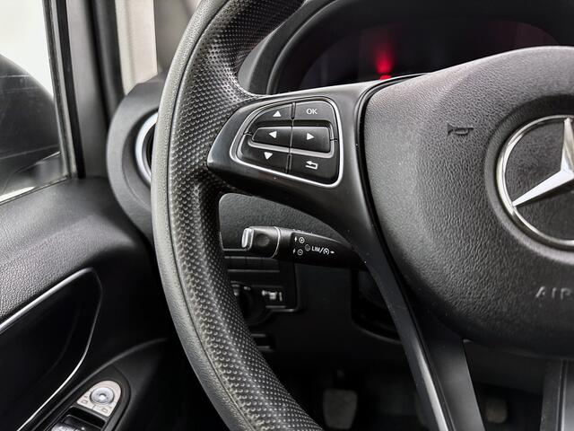 Mercedes-Benz VITO 111 CDI Lang Navigatie Trekhaak Lichtmetaal Camera Striping Betimmering Sidebars