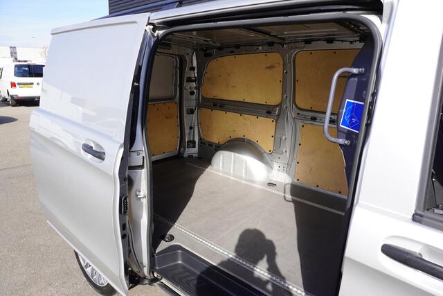 Mercedes-Benz VITO 116 CDI 160pk Lang L2 Airco Cruise control Trekhaak Parkeersensoren 17" Velgen