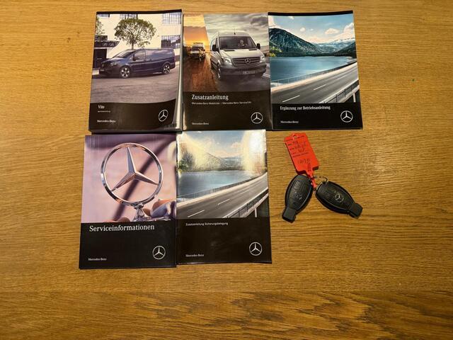 Mercedes-Benz VITO 116 CDI Lang L2H1 2022 Carplay | LED | Navigatie | Trekhaak | Airco | Camera | Parkeersensoren | Lichtmetaal | Stoelverwarming | Cruise control | Elektrische ramen + spiegels |