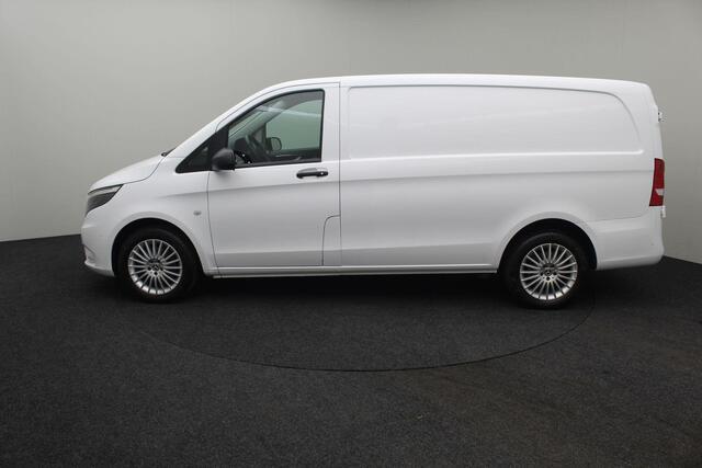 Mercedes-Benz VITO 116 CDI Lang L2H1 2022 Carplay | LED | Navigatie | Trekhaak | Airco | Camera | Parkeersensoren | Lichtmetaal | Stoelverwarming | Cruise control | Elektrische ramen + spiegels |