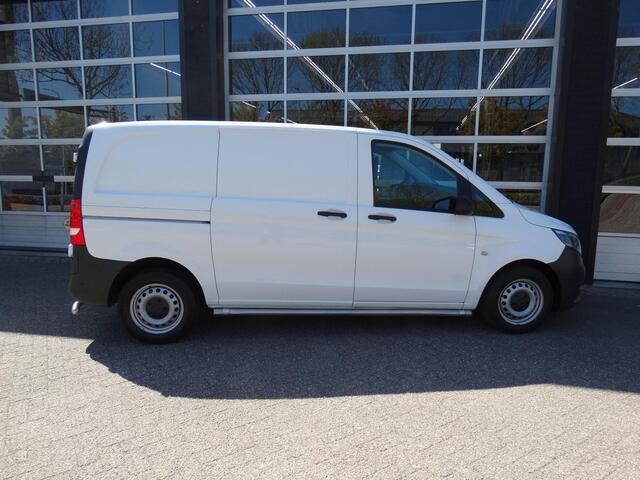 Mercedes-Benz VITO 111 CDI | FWD | Trekhaak 2000 kg | Parkeersensoren voor & achter