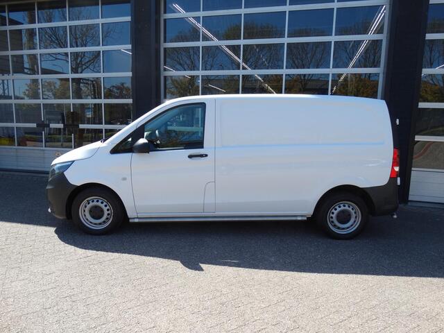 Mercedes-Benz VITO 111 CDI | FWD | Trekhaak 2000 kg | Parkeersensoren voor & achter