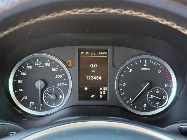 Mercedes-Benz VITO 114 CDI Lang 2.0 RWD I Trekhaak I Automaat I Distronic I Stoelverwarming I Camera I Audi MB 40 I Alarm klasse 3 I DAB I Airco l Regensensor l Tweezitsbank l I Houten vloer I Deuren 180 gr te openen l