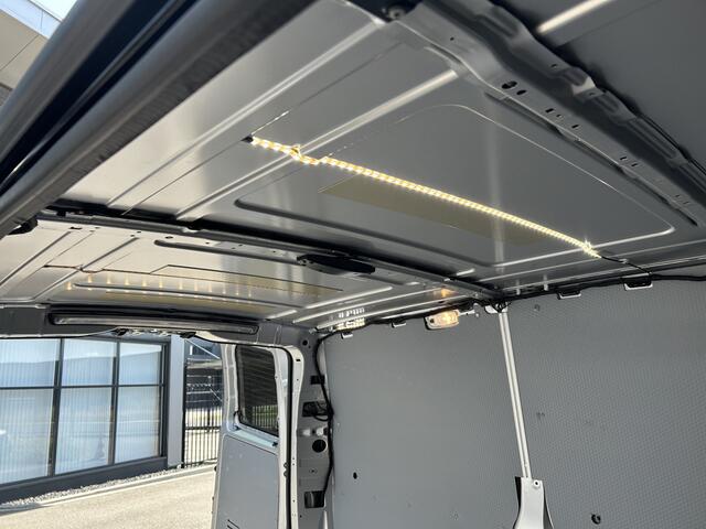 Mercedes-Benz VITO 114 CDI Camera / Navigatie / Parkeersensoren / Cruise control / Airco / 270 Graden achterdeuren