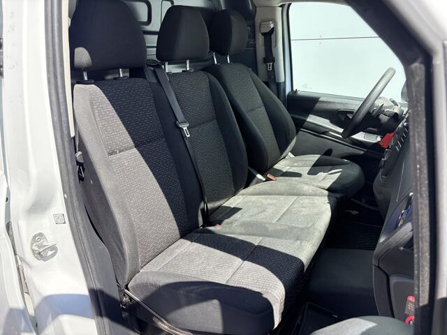 Mercedes-Benz VITO eVito 112 66kWh L2 Elektrisch 95.8% (SOH) 280-WLTP 80kw Snelladen Climate Control Cruise Control Camera Stoelverwarming Parkeersensoren