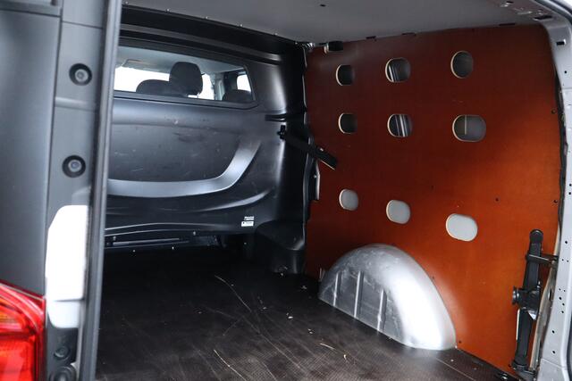 Mercedes-Benz VITO 114 CDI Extra Lang Comfort/ Dubbele Cabine!/ Automaat/ Trekhaak/ Camera/ Bluetooth/ Navi/ Airco/ Cruise/ Elek. pakket/ AUX & USB/ Multi. Stuur/ Armsteun/ Dagrijverl.