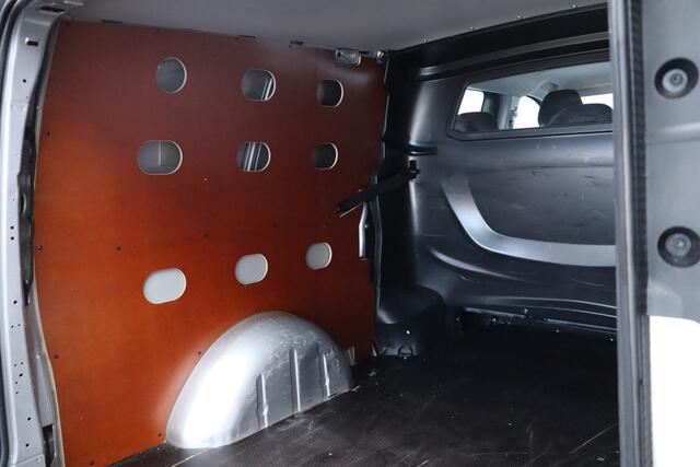 Mercedes-Benz VITO 114 CDI Extra Lang Comfort/ Dubbele Cabine!/ Automaat/ Trekhaak/ Camera/ Bluetooth/ Navi/ Airco/ Cruise/ Elek. pakket/ AUX & USB/ Multi. Stuur/ Armsteun/ Dagrijverl.