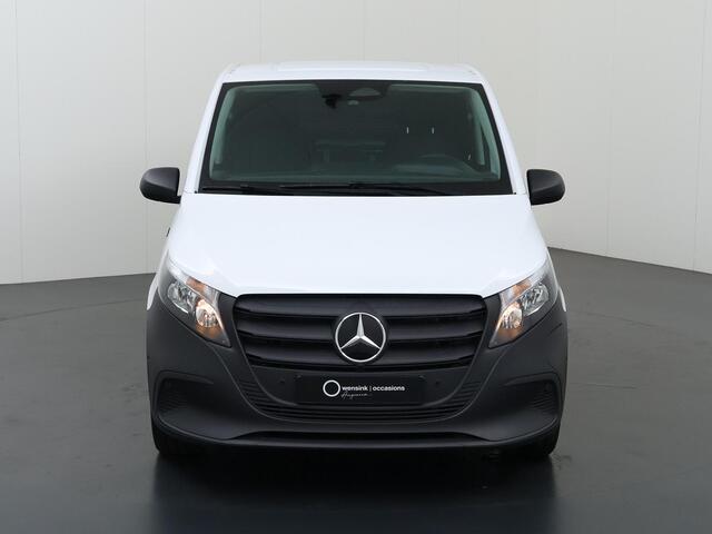 Mercedes-Benz VITO eVito Bestelwagen L2 66 kWh | Navigatie | Achteruitrijcamera | 80 kWh Snelladen | Dodehoekassistent | Lichtmetalen velgen |