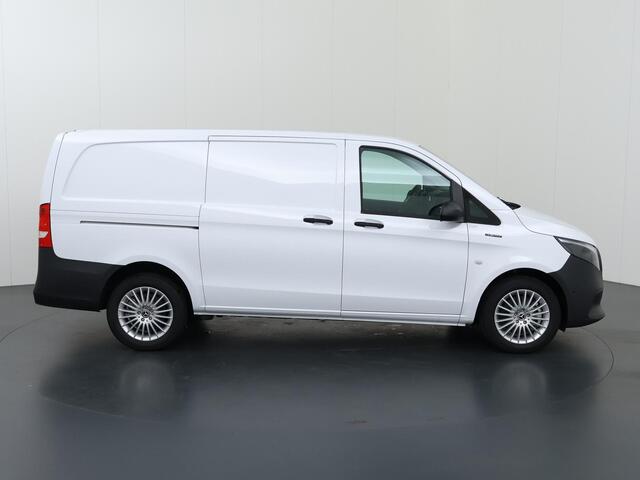 Mercedes-Benz VITO eVito Bestelwagen L2 66 kWh | Navigatie | Achteruitrijcamera | 80 kWh Snelladen | Dodehoekassistent | Lichtmetalen velgen |