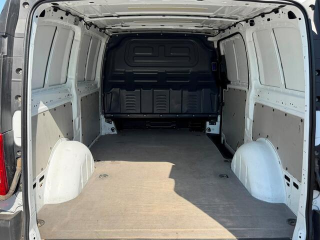 Mercedes-Benz VITO 114 CDI Lang 2.0 RWD I Trekhaak I Automaat I Distronic I Stoelverwarming I Camera I Audi MB 40 I Alarm klasse 3 I DAB I Airco l Regensensor l Tweezitsbank l I Houten vloer I Deuren 180 gr te openen l