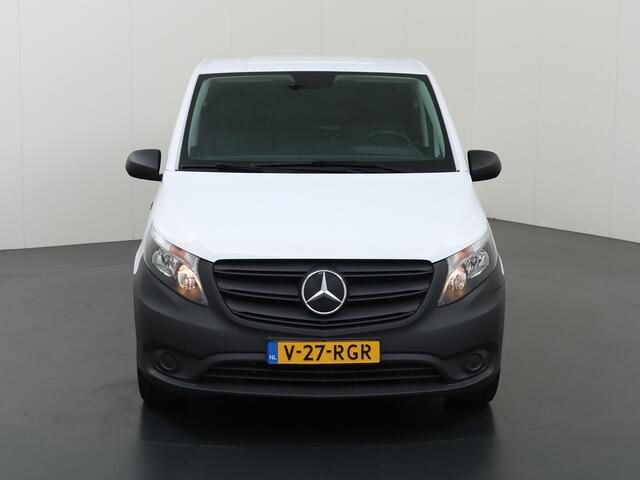 Mercedes-Benz VITO eVito 112 | L2 | 60 kWh | AIRCO | CRUISE CONTROL | NAVIGATIE | ACHTERUITRIJCAMERA | KUNST LEDEREN BEKLEDING | MULTIFUNCTIONEEL STUURWIEL | ELEKTRISCH VERSTELBARE BUITENSPIEGELS | CERTIFIED