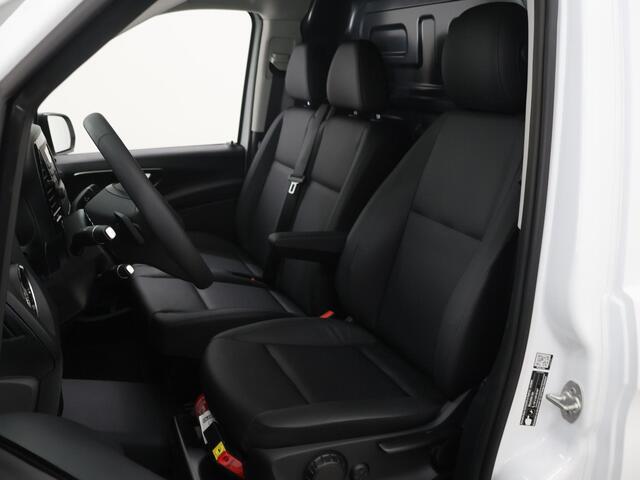 Mercedes-Benz VITO eVito 112 | L2 | 60 kWh | AIRCO | CRUISE CONTROL | NAVIGATIE | ACHTERUITRIJCAMERA | KUNST LEDEREN BEKLEDING | MULTIFUNCTIONEEL STUURWIEL | ELEKTRISCH VERSTELBARE BUITENSPIEGELS | CERTIFIED