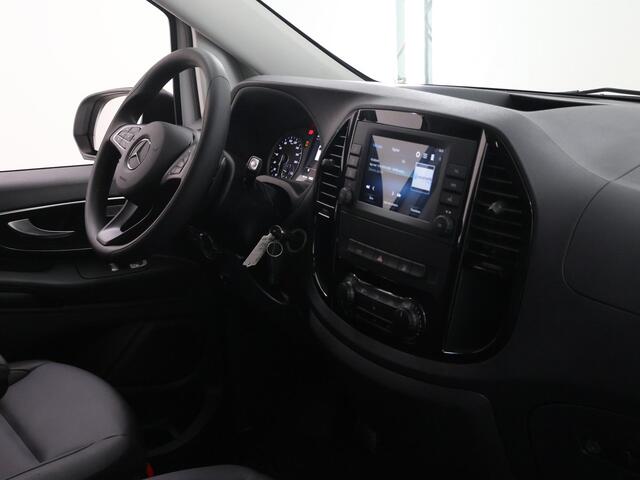 Mercedes-Benz VITO eVito 112 | L2 | 60 kWh | AIRCO | CRUISE CONTROL | NAVIGATIE | ACHTERUITRIJCAMERA | KUNST LEDEREN BEKLEDING | MULTIFUNCTIONEEL STUURWIEL | ELEKTRISCH VERSTELBARE BUITENSPIEGELS | CERTIFIED