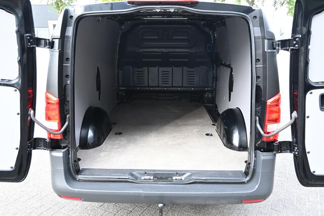 Mercedes-Benz VITO 114 CDI L2 Distronic, 2500 KG trekhaak, Navigatie met camera