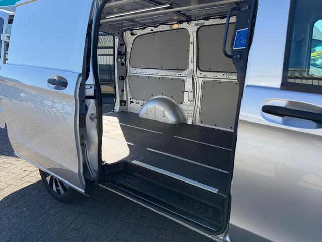Mercedes-Benz VITO 119 CDI L2 Euro 6 | Distronic | 2.5T Trekhaak | Automaat | Standkachel