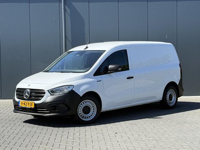 Mercedes-Benz eCitan 51 kWh / L2H1 / TREKHAAK / 3-ZITS / **7.812 KM!!** / CAMERA / CRUISE / ECC / CARPLAY