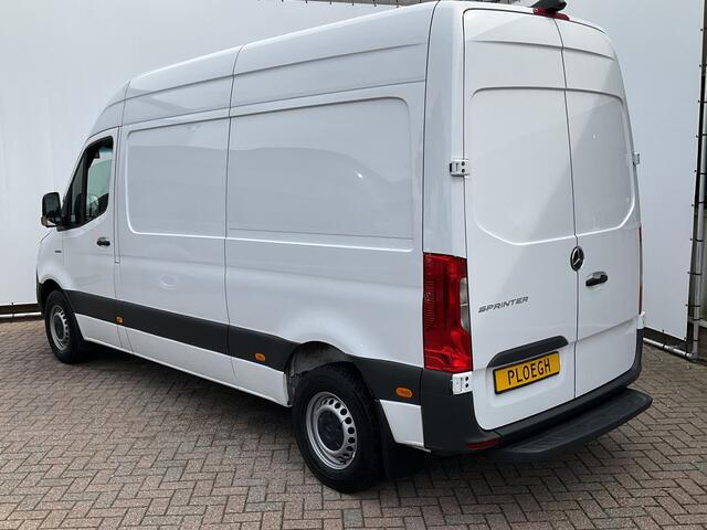 Mercedes-Benz eSprinter 55kWh 3-Pers L2H2 Snellader Camera Hoog Lang Stoelverwarming 3 zits