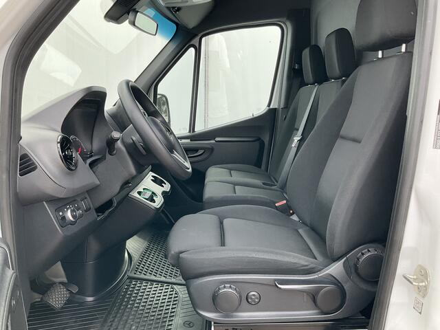 Mercedes-Benz eSprinter 55kWh 3-Pers L2H2 Snellader Camera Hoog Lang Stoelverwarming 3 zits