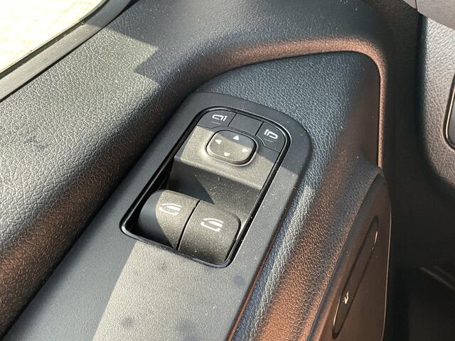 Mercedes-Benz eSprinter 55kWh 3-Pers L2H2 Snellader Camera Hoog Lang Stoelverwarming 3 zits