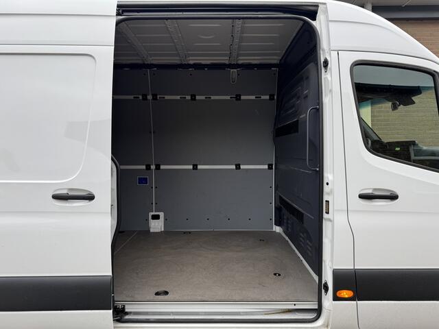 Mercedes-Benz eSprinter 312 L2H2 55kWh 80KW-Snelladen 168km WLTP AC Inklapbare Spiegels