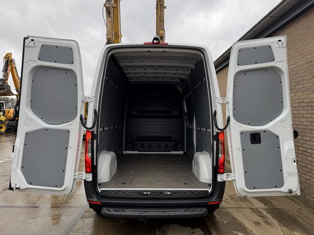 Mercedes-Benz eSprinter 312 L2H2 55kWh 80KW-Snelladen 168km WLTP AC Inklapbare Spiegels