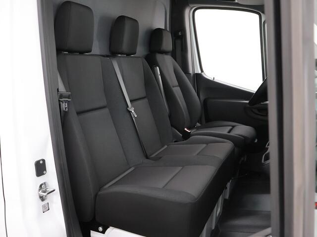 Mercedes-Benz eSprinter 414 L3 H2 PRO 113 kWh 4 ton GVW 4250 kg | 3 zits | Achteruitrijcamera | Trekhaak | Stoelverwarming | Cruise Control | Climate Control |