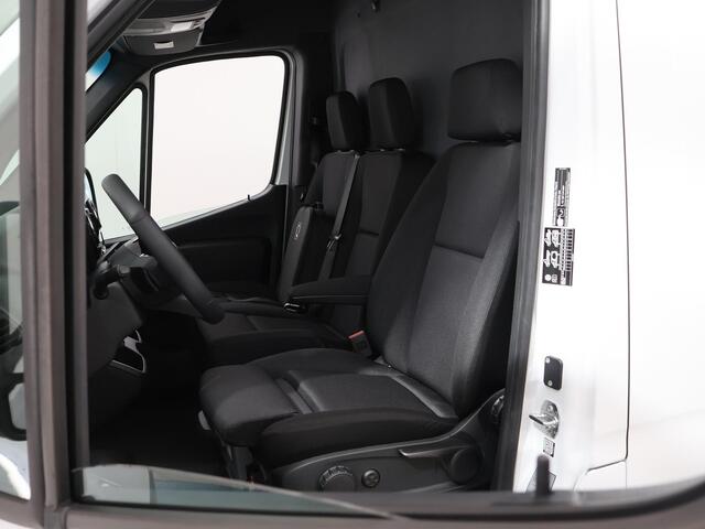 Mercedes-Benz eSprinter 414 L3 H2 PRO 113 kWh 4 ton GVW 4250 kg | 3 zits | Achteruitrijcamera | Trekhaak | Stoelverwarming | Cruise Control | Climate Control |
