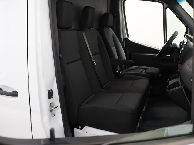 Mercedes-Benz eSprinter 414 L3 H2 PRO 113 kWh 4 ton GVW 4250 kg | 3 zits | Achteruitrijcamera | Trekhaak | Stoelverwarming | Cruise Control | Climate Control |