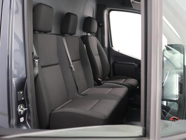 Mercedes-Benz eSprinter 314 L2 SEELCT 81kWh | DC laden 115 kW | Dubbele Schuifdeur | 3 zits | Stoelverwarming | Climate Control |