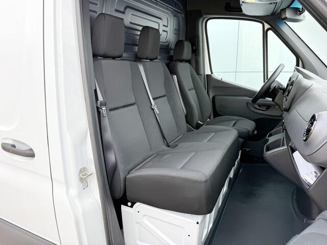 Mercedes-Benz eSprinter 312 L2H2 Elektrisch 41kWh 120pk Climate Control Camera Stoelverwarming