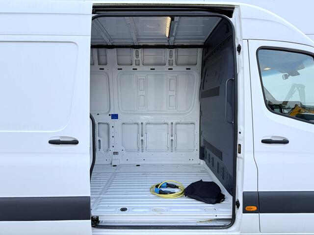 Mercedes-Benz eSprinter 312 L2H2 Elektrisch 41kWh 120pk Climate Control Camera Stoelverwarming