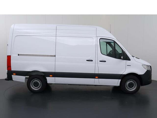 Mercedes-Benz eSprinter 414 L2 H2 RWD PRO 81kWh | 2000kg trekgewicht | 115KW laden | 100% elektrisch | Achteruitrijcamera | Standkachel | Stoelverwarming |