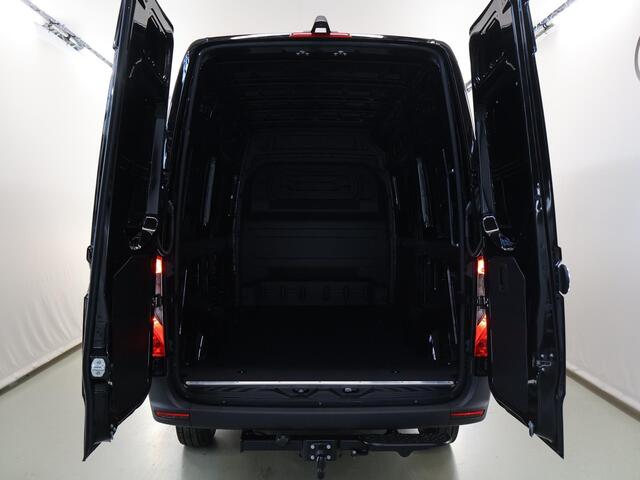 Mercedes-Benz eSprinter 414 GB L2 H2 PRO | 81 kWh | 4250 GVW | 2000 KG Trekhaak | Cruise-Controle | MBUX | Achteruitrijcamera | DC laden 115 kW | Smartphone integratie pakket |