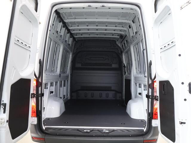 Mercedes-Benz eSprinter 314 L2 H2 PRO | 56 kWh | 100% elektrisch | 2000kg Trekhaak | 115Kw/u DC Snelladen | Smartphone integratie pakket | Carplay | Camera |