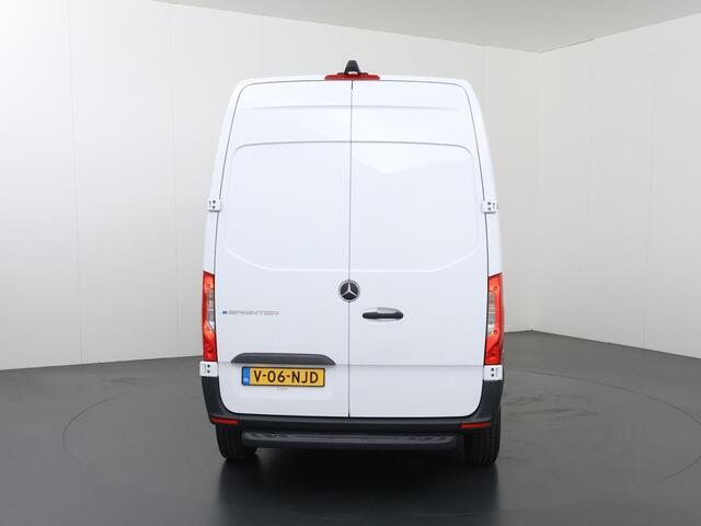 Mercedes-Benz eSprinter L2 H2 | 55 kWh | Parkeercamera | Bluetooth | Stoelverwarming | Keyless Go | Certified