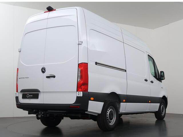 Mercedes-Benz eSprinter 314 L2 H2 PRO | 81 kWh | 100% elektrisch | 2000kg Trekhaak | 115Kw/u DC Snelladen | Smartphone integratie pakket | Carplay | Camera | Comfort bestuurdersstoel |