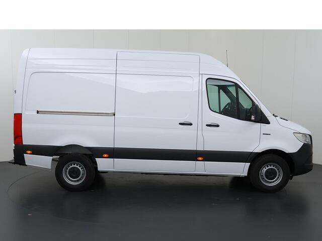 Mercedes-Benz eSprinter 314 L2 H2 PRO | 81 kWh | 100% elektrisch | 2000kg Trekhaak | 115Kw/u DC Snelladen | Smartphone integratie pakket | Carplay | Camera | Comfort bestuurdersstoel |