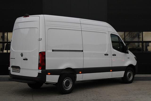 Mercedes-Benz eSprinter 314 L2H2 Pro 56kWh - Carplay - Camera - Betimmering - Cruise - Blind Spot - Rijklaar