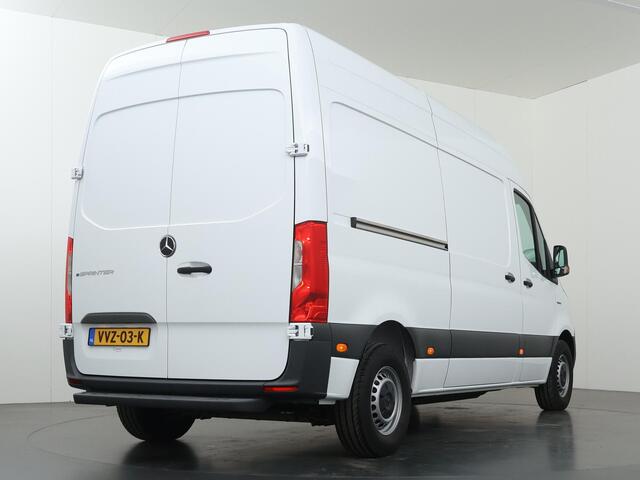 Mercedes-Benz eSprinter L2 H2 | 55 kWh | ACHTERUITRIJCAMERA | STOELVERWARMING | AIRCO | DAB+ RADIO | COMPLETE LAADRUIMTE BETIMMERING | OPSTAP TOT LAADRUIMTE | STOEL - STOEL COMFORT