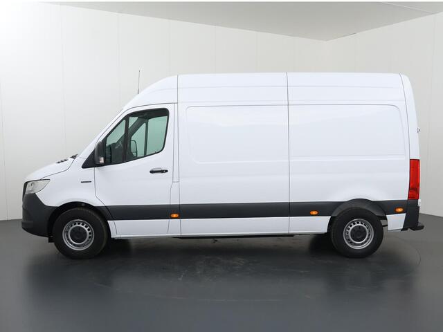 Mercedes-Benz eSprinter L2 H2 | 55 kWh | ACHTERUITRIJCAMERA | STOELVERWARMING | AIRCO | DAB+ RADIO | COMPLETE LAADRUIMTE BETIMMERING | OPSTAP TOT LAADRUIMTE | STOEL - STOEL COMFORT