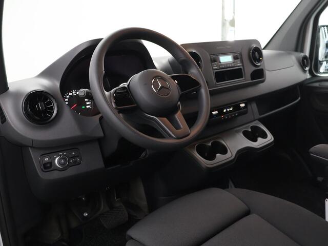 Mercedes-Benz eSprinter L2 H2 | 55 kWh | ACHTERUITRIJCAMERA | STOELVERWARMING | AIRCO | DAB+ RADIO | COMPLETE LAADRUIMTE BETIMMERING | OPSTAP TOT LAADRUIMTE | STOEL - STOEL COMFORT