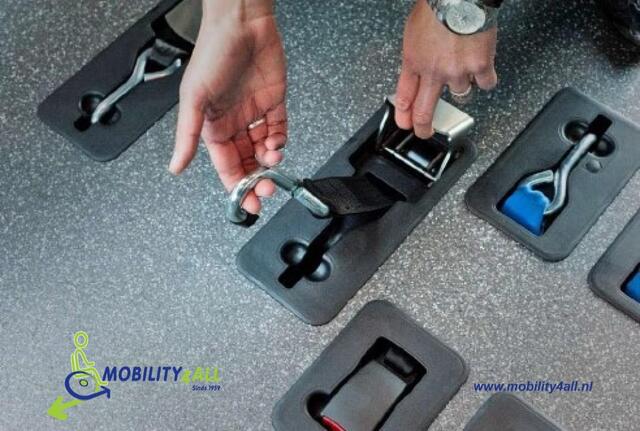 Mercedes-Benz eSprinter 9 persoons / Rolstoelbus -L3- / 4250kg / VOORRAAD