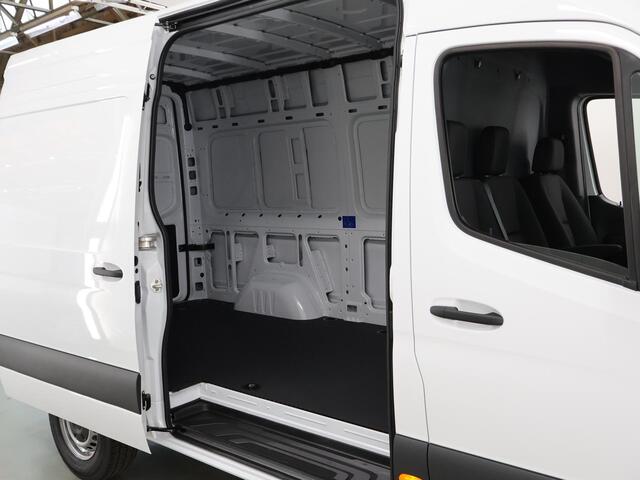 Mercedes-Benz eSprinter 314 L2 H2 PRO | 81kWh | 100% elektrisch | 2000kg Trekhaak | 115Kw/u DC Snelladen | Smartphone integratie pakket | Carplay | Camera | Comfort bestuurdersstoel |