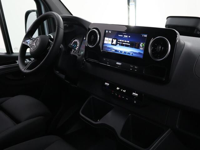 Mercedes-Benz eSprinter 314 L2 H2 PRO | 81 kWh | 100% elektrisch | 2000kg Trekhaak | 115Kw/u DC Snelladen | Smartphone integratie pakket | Carplay | Camera | Comfort bestuurdersstoel |