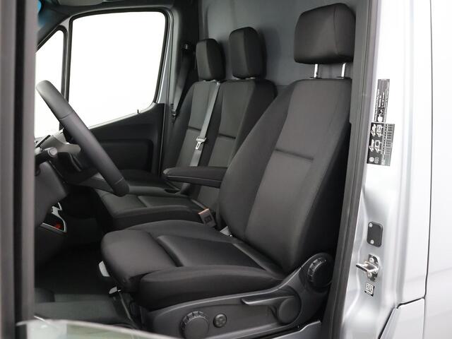 Mercedes-Benz eSprinter 314 L2 H2 PRO | 81 kWh | 100% elektrisch | 2000kg Trekhaak | 115Kw/u DC Snelladen | Smartphone integratie pakket | Carplay | Camera | Comfort bestuurdersstoel |