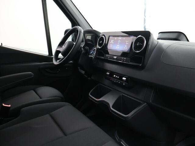 Mercedes-Benz eSprinter 414 GB L2 H2 PRO | 81 kWh | 4250 GVW | 2000 KG Trekhaak | Cruise-Controle | MBUX | Achteruitrijcamera | DC laden 115 kW | Smartphone integratie pakket |