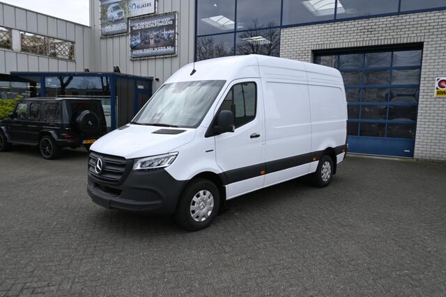 Mercedes-Benz eSprinter 320 L2H2 Select 81kWh LED, Distronic, Smartphone integratie, Navigatie, Trekhaak, Etc.
