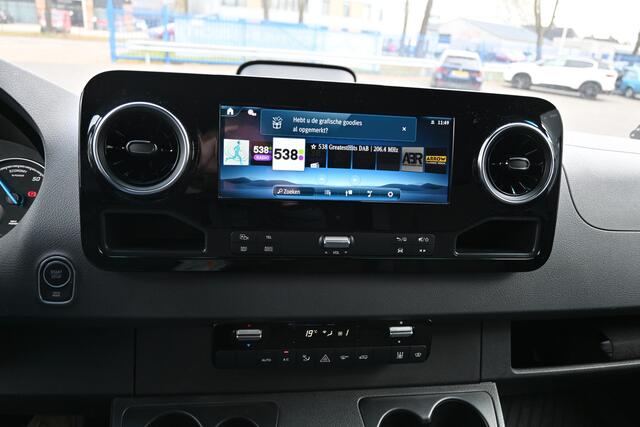 Mercedes-Benz eSprinter 320 L2H2 Select 81kWh LED, Distronic, Smartphone integratie, Navigatie, Trekhaak, Etc.