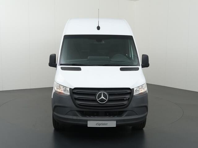 Mercedes-Benz eSprinter L2 H2 | 55 kWh | ACHTERUITRIJCAMERA | STOELVERWARMING | AIRCO | DAB+ RADIO | OPSTAP TOT LAADRUIMTE | 3-ZITS | COMFORT